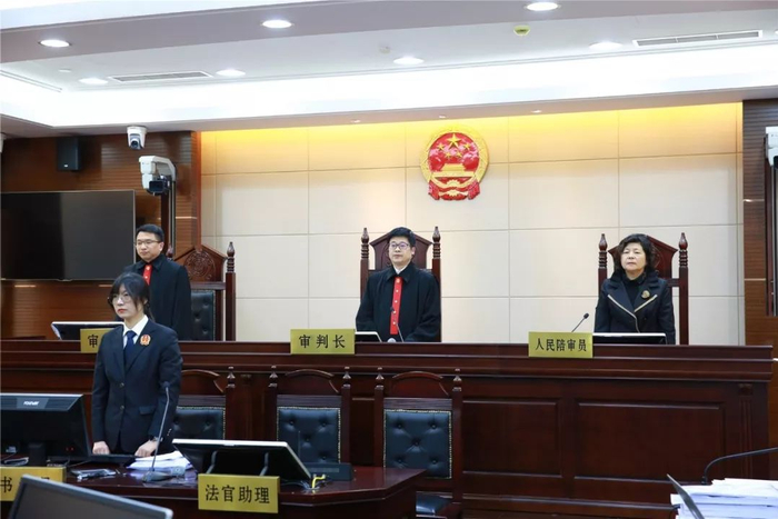 上海三中院审理后认为