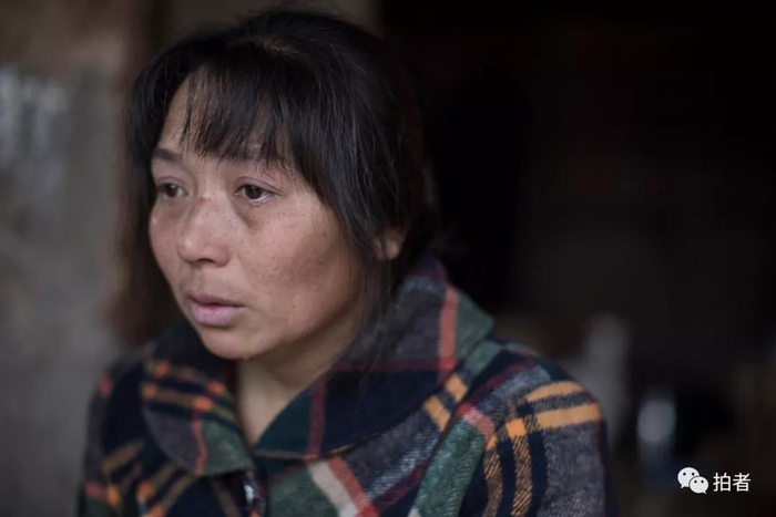  △&nbsp;许林芳在愤怒下杀死了丈夫，结束了家暴这个长达二十年的“噩梦”。事后，村民联名为许林芳求情，法院最终判决其有期徒刑3年，缓刑5年，被视为当时一个反家暴的经典案例。