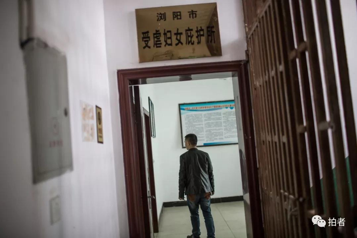  △&nbsp;2016年3月1日，中国首部《反家暴法》正式实施，其中最大的亮点，就是推出了人身安全保护令制度。