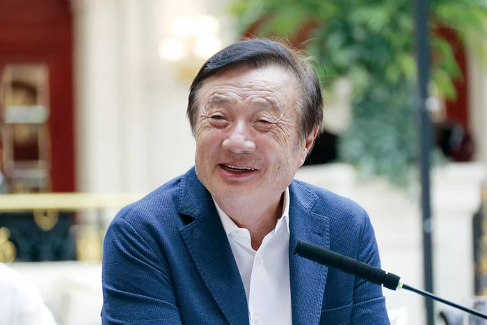 危机时刻，75岁的任正非仍然需要冲在19万华为人的最前面。
