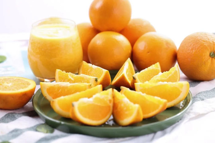 春季想润肤焕白，VC不能少！作为树上现摘的鲜橙，VC更好的被保存在果肉里。