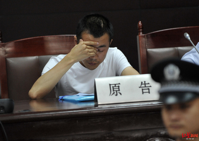 2014年6月18日，四川省成都市，法庭上的陈涛还是会感到偶尔头晕。红星新闻资料图