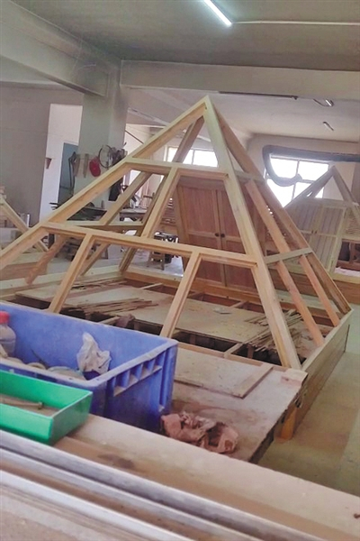 售价50万元的能量仓由衫木条做成。