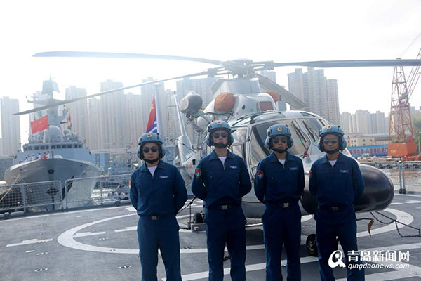  30批护航编队随舰机组人员待命