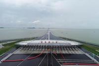 港珠澳大桥本月24日通车 私家车通行费150元/车次