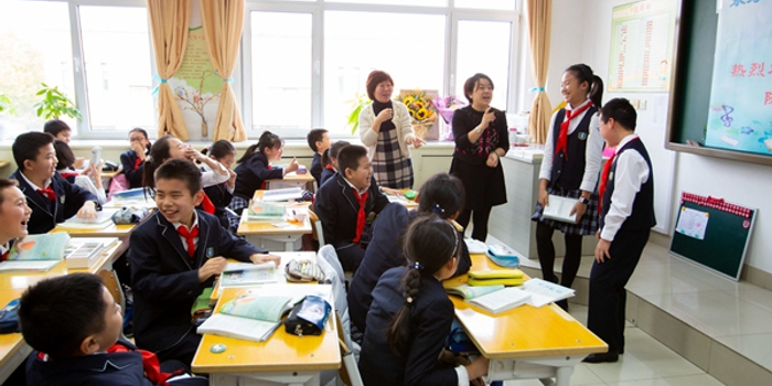 戏剧讲座走进课堂小学生感受艺术魅力