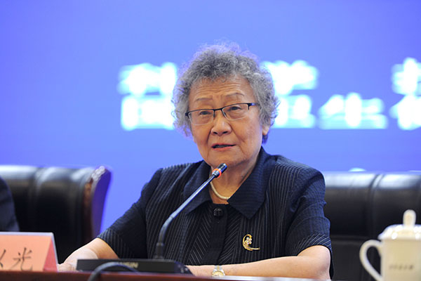 　中国医学科学院研究员王以光出席“国家重大新药创制科技重大专项”最新成果发布会。图片来源：科技部官网