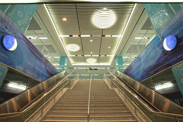 中铁十八局集团四公司承建的苏州地铁2号线延伸线月亮湾车站荣获国优。