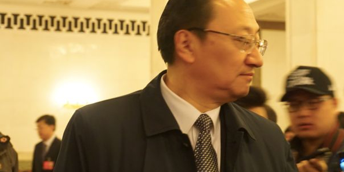 级在北京参加全国两会时,严重破坏会风会纪!