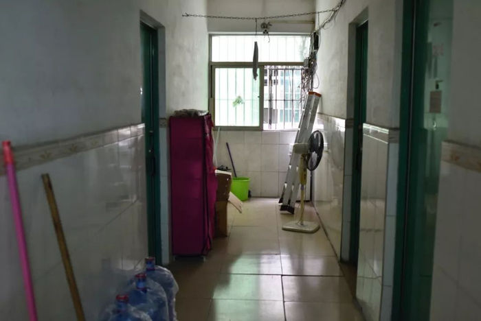 ▲自建楼楼内过道（摄影：史小兵）