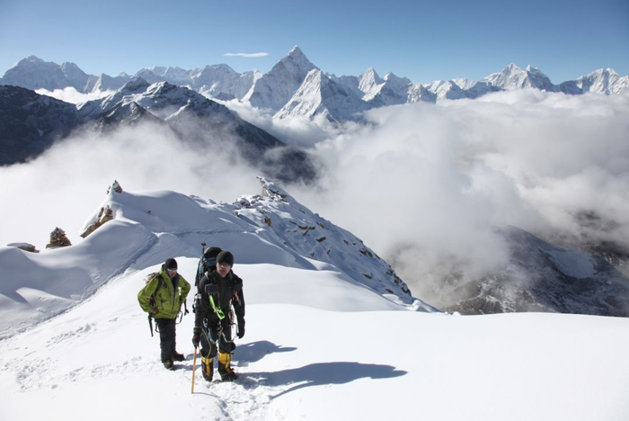  （图为2011年张梁攀登洛子峰）