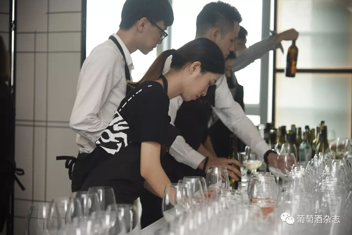 校园侍酒师是什么?成为校园侍酒师需要哪些技能?|侍酒师|葡萄酒|校园|金樽|清酒_新浪新闻