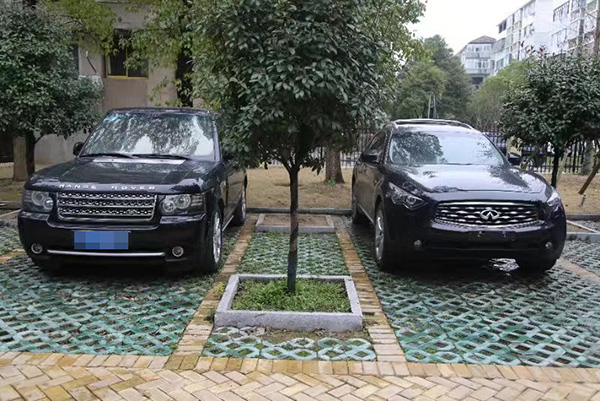 警方查扣张新民团伙持有的部分车辆。