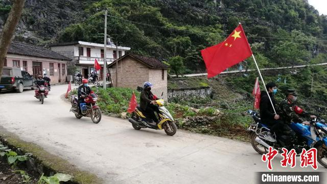 图为摩托车小分队在边境一线开展巡逻防控。麻栗坡县边防委员会办公室供图