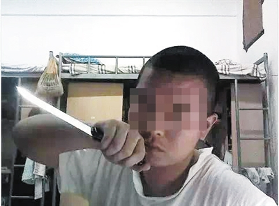 李斯达在人人网个人主页上的照片。同学供图