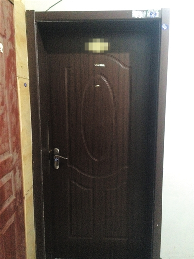 昨日，百子湾阳光家园，事发的出租屋大门紧锁。