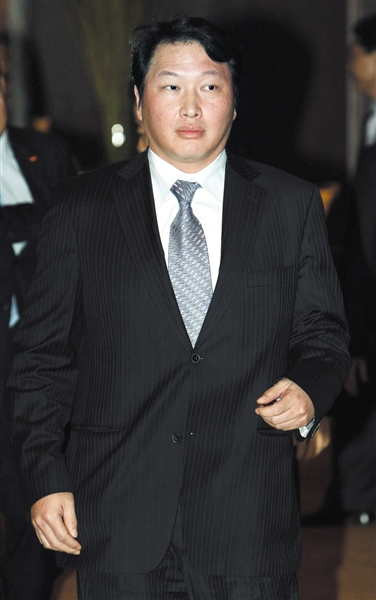 韩国第三大财阀家族企业SK集团会长崔泰源。