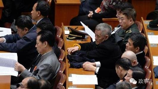 赵本山出席全国政协会议开幕会