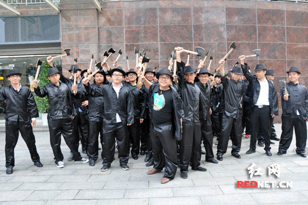 9月29日上午，长沙市中心五一广场地铁站惊现“斧头帮”。