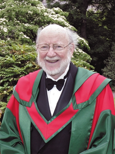 　　威廉·坎贝尔，爱尔兰科学家，生于1930年。1952年毕业于都柏林大学，1957年在美国威斯康星州立大学获得博士学位。后在美国大学及科研机构任职，现任美国新泽西州德鲁大学的荣誉研究员。