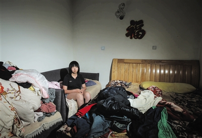 老四张金鑫辍学后结婚，但户口问题使婚姻产生矛盾，离婚后患上了抑郁症。