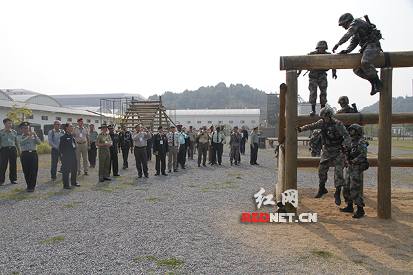 28个国家驻华武官参观访问国防科大_手机新浪网