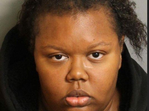 阿拉巴马州一名8岁男孩被指控殴打一名1岁女孩致死，其理由是那名女孩不听他的哄劝，总是哭。