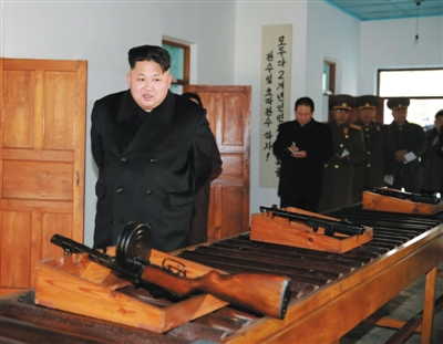 朝中社10日提供的照片显示，朝鲜最高领导人金正恩日前视察改建完工的平川革命史迹地。