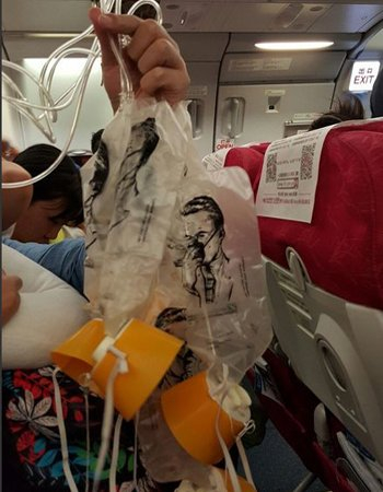 事发时氧气面罩弹出。网络图片