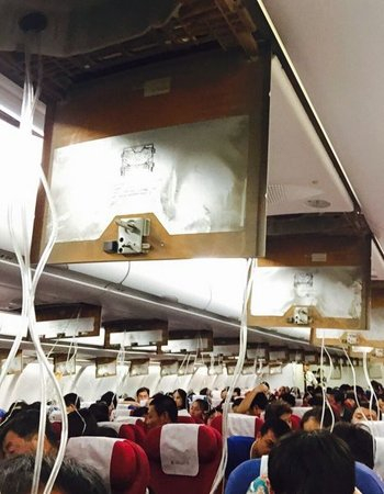 事发时氧气面罩弹出。网络图片