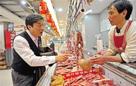 精准扶贫助农户致富 委员建议养生态猪
