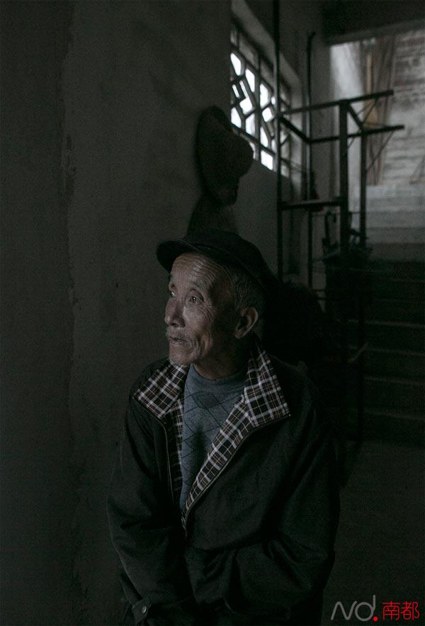 刘贵忠每天在家等待犯事的儿子，希望可以在有生之年见他一面。