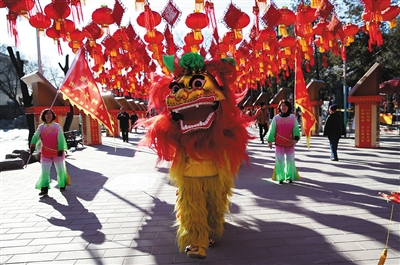 2016年2月1日，八大处公园，舞狮队入场。