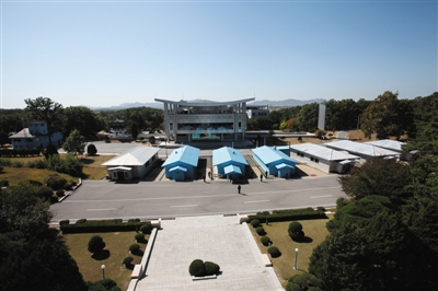 　　开城工业园区位于韩国首尔西北方向约50公里处的朝鲜开城，距离朝鲜半岛南北军事分界线不远。 图/CFP