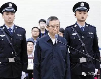 相比李春城的反应，云南楚雄州委副书记杨红卫则是直接被吓瘫。