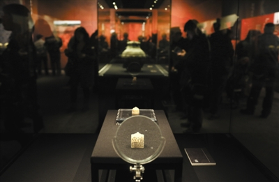 拇指大小的玉印刻有“大刘记印”字样，以显示皇族身份。