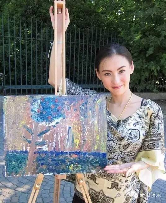 闲暇的时候还会自己把玩吉他