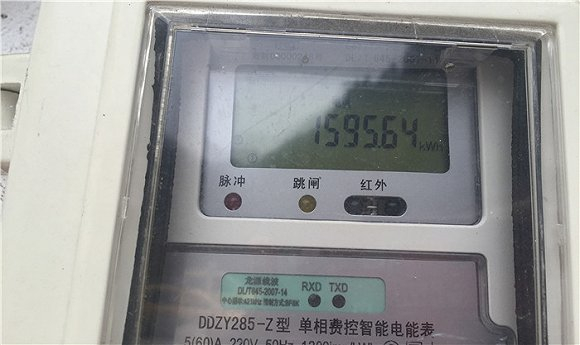 3月15日金寨县汪冲村某户的发电量，该户从2015年7月开始发电。摄影：熊少翀