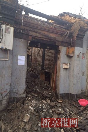 失火后的鹞儿胡同8号院。见习记者 张建 摄