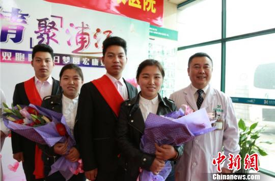 山西的一对孪生兄弟和一对孪生姐妹到上海求助，希望微整容能让其摆脱尴尬 芊烨 摄