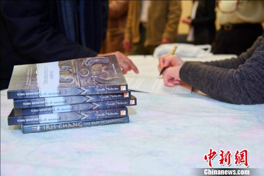 松岗环新书签名会 史维会 摄