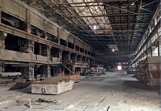 已停产三个月的三分厂，始建于大跃进时期，建成之初即为危房，后多次加固，使用至今