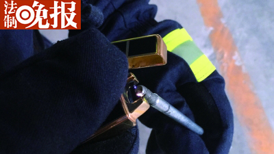 ▲电弧打火机能在短时间内烤黑金属