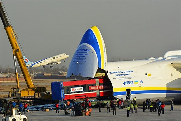 2013年11月29日，安-225货机从乌克兰基辅飞抵石家庄机场，装运由中国北车唐车公司研制“祥龙号”现代有轨电车，飞往土耳其。