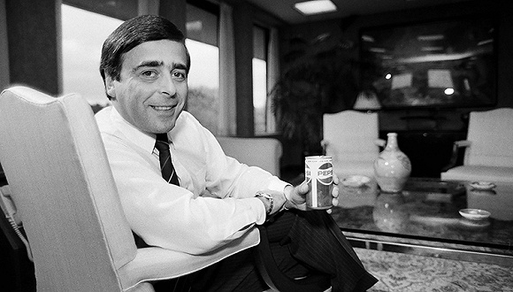 百事集团前首席执行官殷瑞杰Roger Enrico。图片来源：东方IC