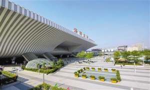 　　改选提升深圳北站、深圳东站、平湖站、西丽站，列入深圳城市基础设施建设五年行动计划（2016-2020年）。图为深圳北站。资料图片