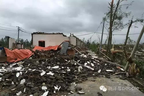 盐城龙卷风过后，房屋变成废墟。图片来自网络