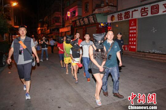 深圳警方抓获网络交友诈骗嫌犯 警方供图