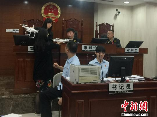 2016年7月6日，广东高院公开审理无人机外观设计专利权纠纷案。图源：中新网