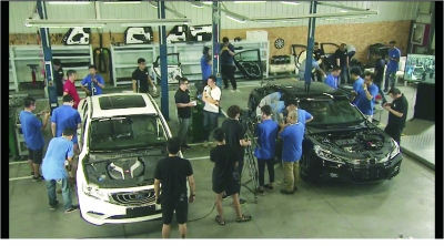 ▲对比拆车直播现场